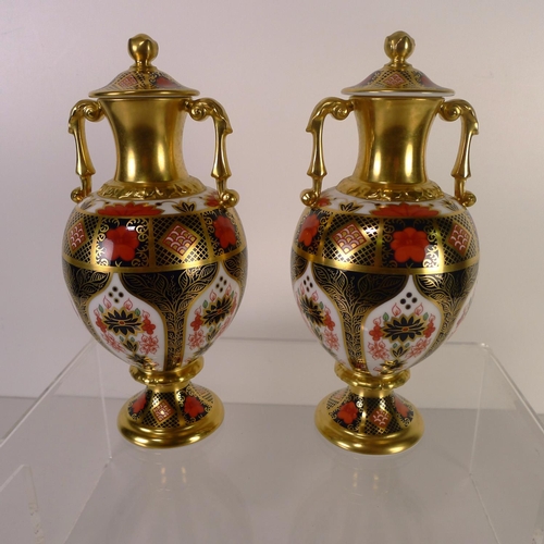 450 - A pair of Royal Crown Derby old Imari 1128 Sudbury vases with lids, 20cm tall, with boxes