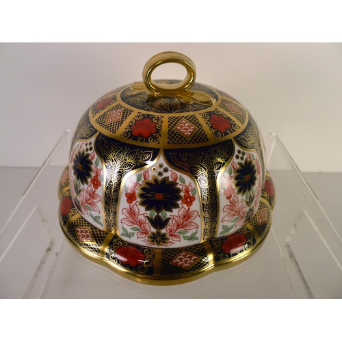 451 - A Royal Crown Derby old Imari 1128 circular cheese dish with cover, 13cm tall, with box