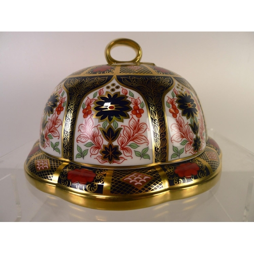 451 - A Royal Crown Derby old Imari 1128 circular cheese dish with cover, 13cm tall, with box