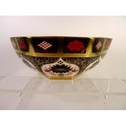 352 - A Royal Crown Derby old Imari 1128 octagonal bowl 24cm diameter