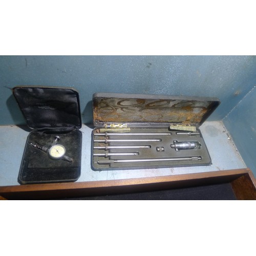 95 - A toolmakers 5 drawer cabinet approx 42cm w x 20cm d x 29cm h containing a quantity of various engin... 