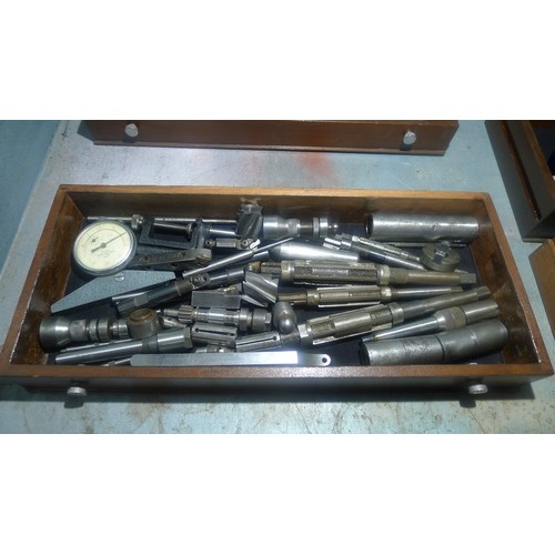 95 - A toolmakers 5 drawer cabinet approx 42cm w x 20cm d x 29cm h containing a quantity of various engin... 