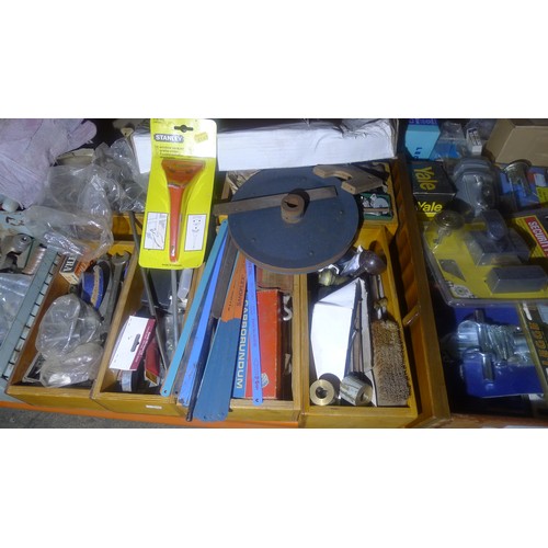 184 - A quantity of various items including door locks, hinges, saw blades, paint brushes etc. Contents of... 