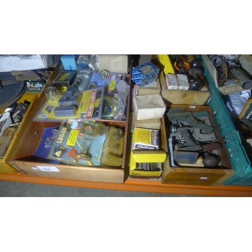 184 - A quantity of various items including door locks, hinges, saw blades, paint brushes etc. Contents of... 