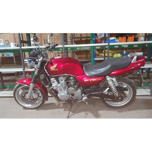 522 - Honda CB 750 - F2N Motorcycle, Red, Reg L495 OMA 1st reg 01/08/1993, 748cc  MoT 19/12/2020, Mileage ... 