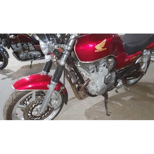 522 - Honda CB 750 - F2N Motorcycle, Red, Reg L495 OMA 1st reg 01/08/1993, 748cc  MoT 19/12/2020, Mileage ... 