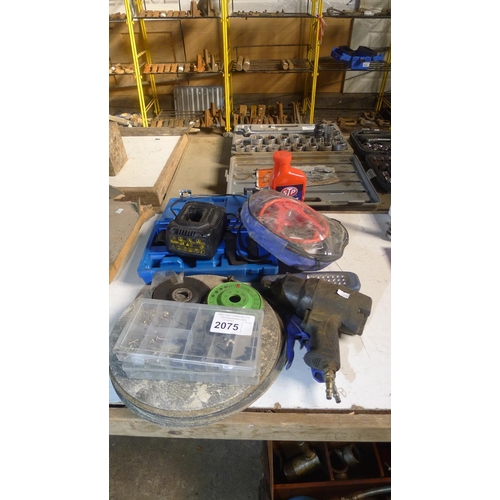 2075 - A quantity of various items including a Draper pneumatic impact driver, cutting disks, a pair of jum... 