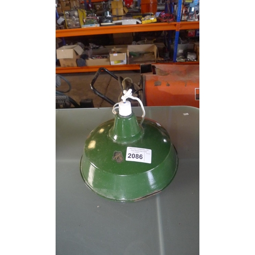 2086 - 1 vintage green metal industrial pendant light, 240v diameter approx 31cm