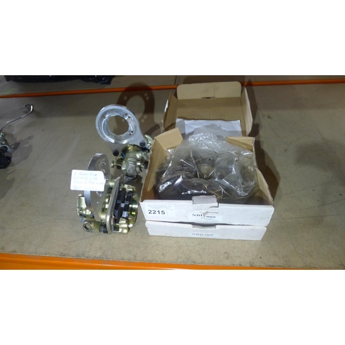 2215 - 2 rear disk callipers supplied with 2 disks (boxed) - the callipers are fitted with Ford Escort rear... 