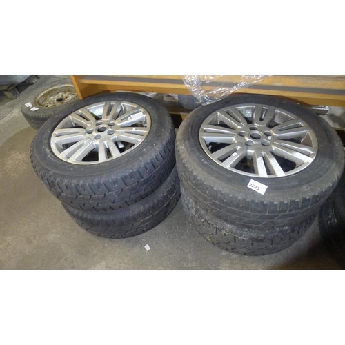 2223 - 4 Range Rover / Landrover Discovery alloy wheels, all four have  a Pirelli Scorpion 255/55 R19 tyre ... 