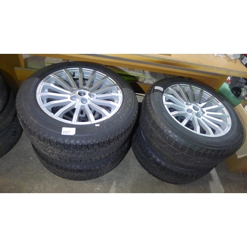 2227 - 4  Range Rover alloy wheels, all four have  a Pirelli Scorpion 255/55 R19 tyre fitted