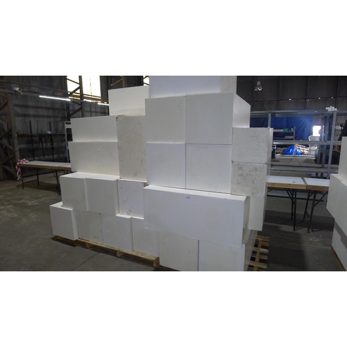 2342 - A quantity of various size white painted MDF display / exhibition plinths