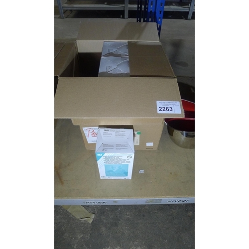 2263 - 2 boxes of 3M N95 1860 particulate respirators size Small, each box should contain 6 x 20 packs but ... 