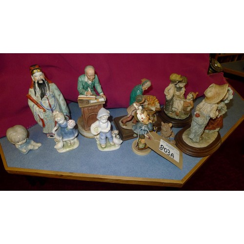 803a - A quantity of decorative miscellaneous statues & figurines