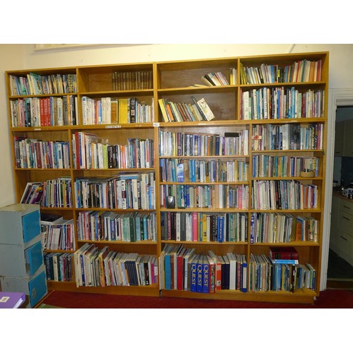 775d - Four bays of library books, mainly reference