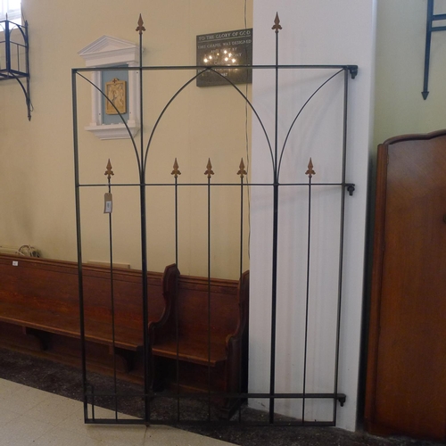 387 - 4 large wrought iron gates approximately 157cms wide & 2 matching gates approximately 275cms wide. (... 