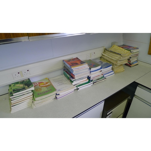 438 - A quantity of various text books - mainly biology, maths and science