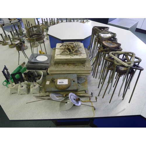 469 - A quantity of various Bunsen burner related & other items including tripod stands, gauzes, heat resi... 