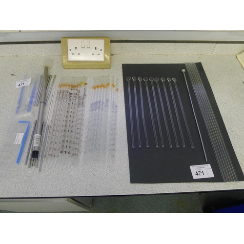 471 - A quantity of various items including glass pipettes and glass stirring rods