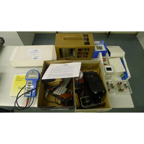 495 - A quantity of various items including a Philip Harris radiation absorption comparison disc set, 1 AE... 