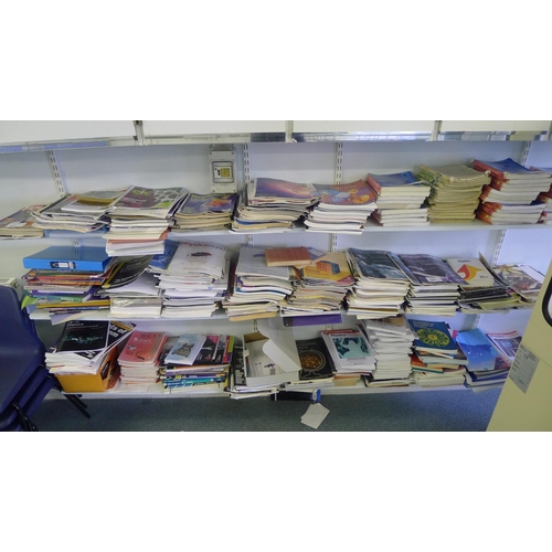 501 - A quantity of various physics / science text books and physics magazines