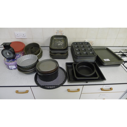 587 - A quantity of miscellaneous flan trays, bun tray & baking trays etc.