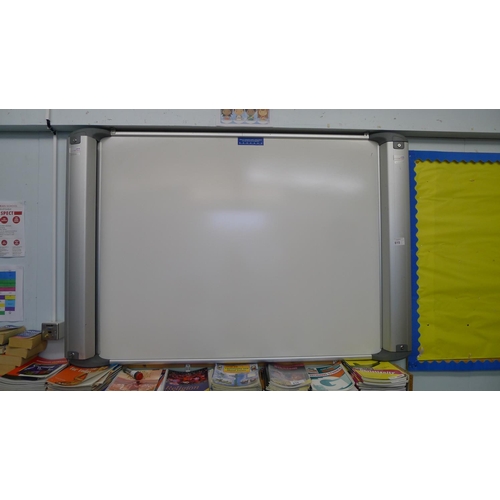 615 - A Cleverboard 2 projection screen