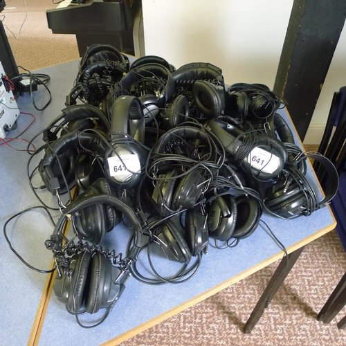 641 - Quantity of miscellaneous headphones