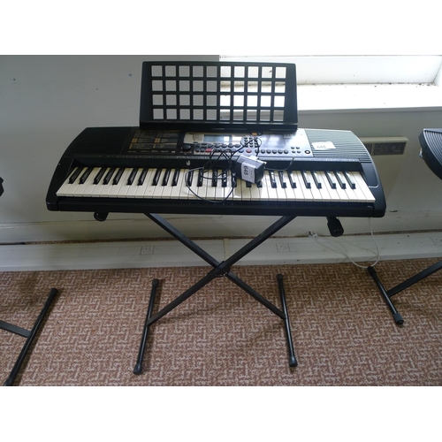 648 - A Yamaha PSR-225 touch response electric keyboard with stand & charger