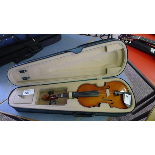 667 - A violin, carry case (no bow)