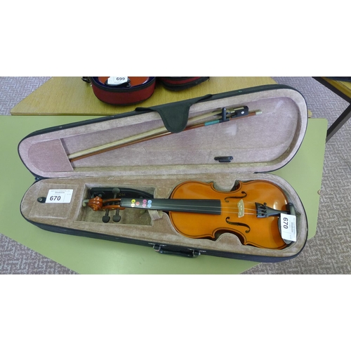 670 - A violin, bow and carry case