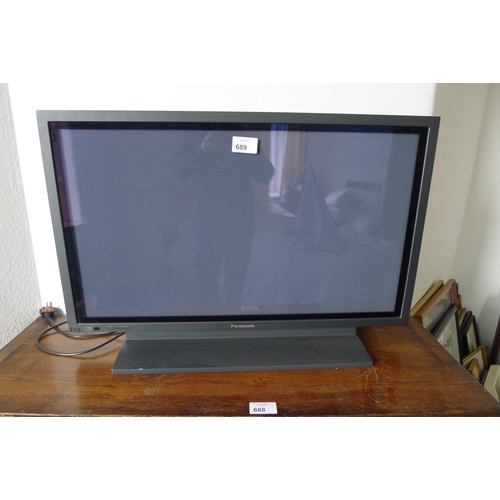 689 - A Panasonic model: TH-42PWD4, 42inch flat screen TV