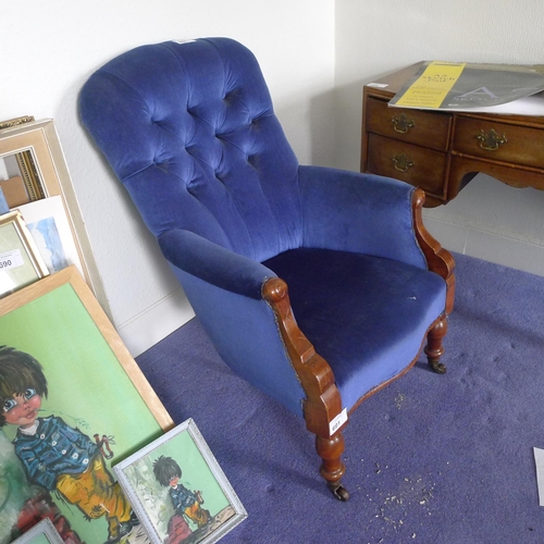 691 - An Edwardian blue buttoned back elbow chair