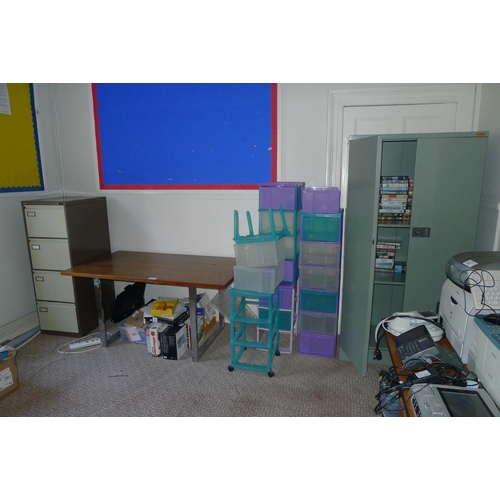 724 - Remaining furniture in this room including a steel 2-door storage cupboard, various tables, 4-drawer... 