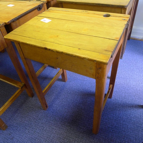 743 - A vintage wooden single classroom desk with a lift lid