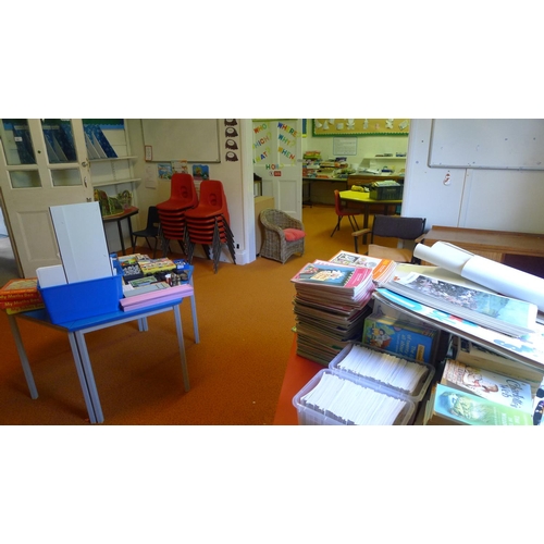 760 - The entire contents of classroom to include; all furniture, tables, bookcases, desks, chairs etc. al... 