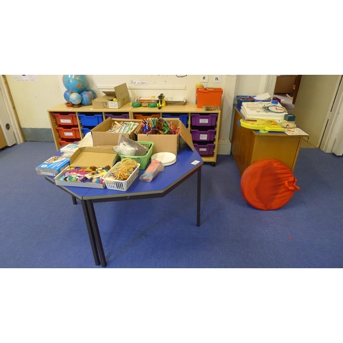 764 - 2 open fronted trolleys with plastic shelves, 2 classroom tables, various globes of the world and a ... 