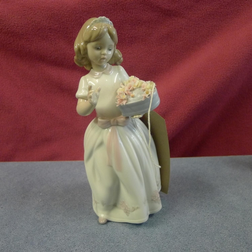 818 - A Lladro figurine of a girl (one finger broken)