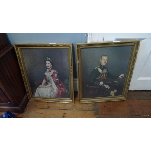 828 - A pair of gilt framed portrait prints of Queen and Duke of Edinburgh