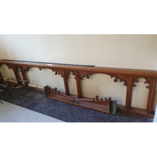 366a - A carved oak altar rail 4.1m, plus a gate section 1.4m