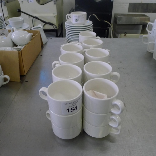 154 - A quantity of approx 30 Dudson tea cups / saucers