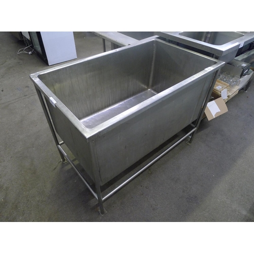 174 - 1 stainless steel deep sink approx 114cm x 68cm and stands 86cm from the floor. The water holding co... 