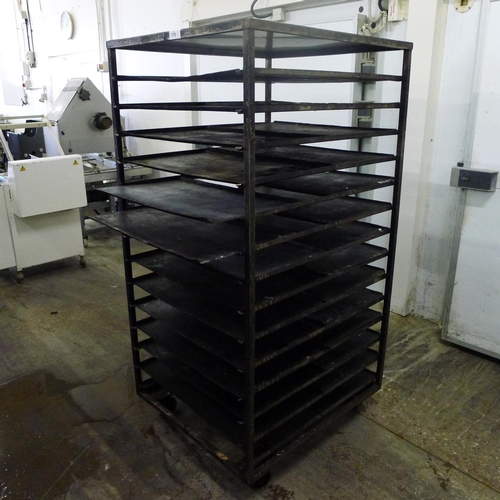 179 - 1 metal wheeled bakers rack containing a quantity of metal trays