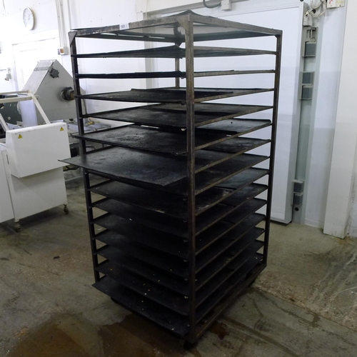 181 - 1 metal wheeled bakers rack containing a quantity of metal trays