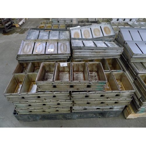 287 - 1 pallet containing 25 sets of 4 bread tins (for 800g loaves) and 25 lids