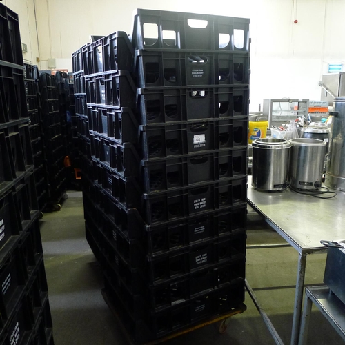 302 - 60 stacking plastic bread trays and 3 wheeled skates (mainly black coloured)