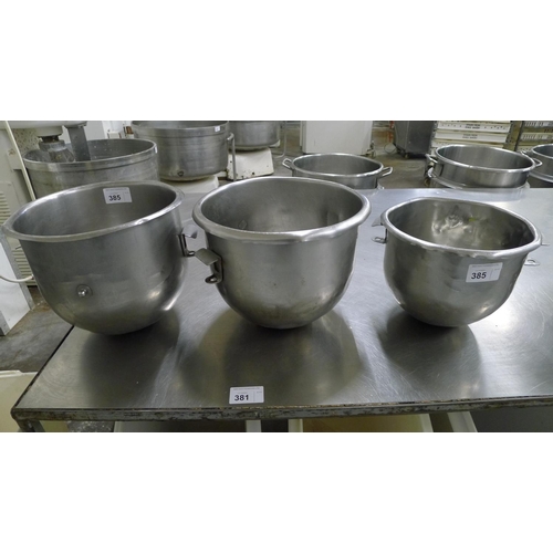 385 - 3 stainless steel mixer bowls diameters approx 2 x 36cm (20 quart) & 1 x 30cm (15 quart)