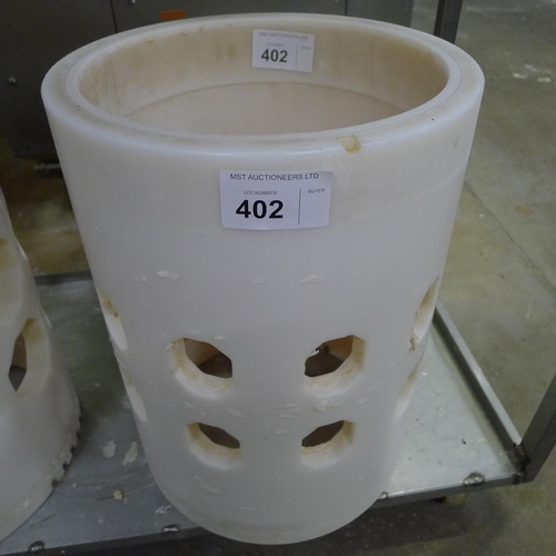 402 - 1 moulding drum to fit either Lot 397 or 398 (or another similar Oddy machine)