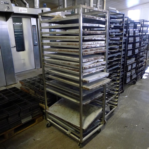 412 - 1 wheeled metal bakers rack containing a quantity of metal trays - Please note that four tray suppor... 