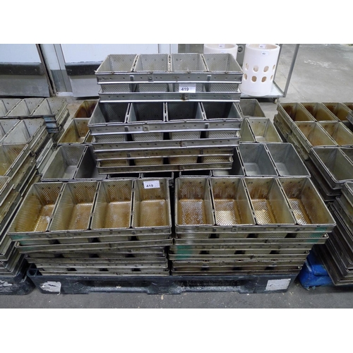 419 - 1 pallet containing 29 sets of 4 bread tins (for 800g loaves)